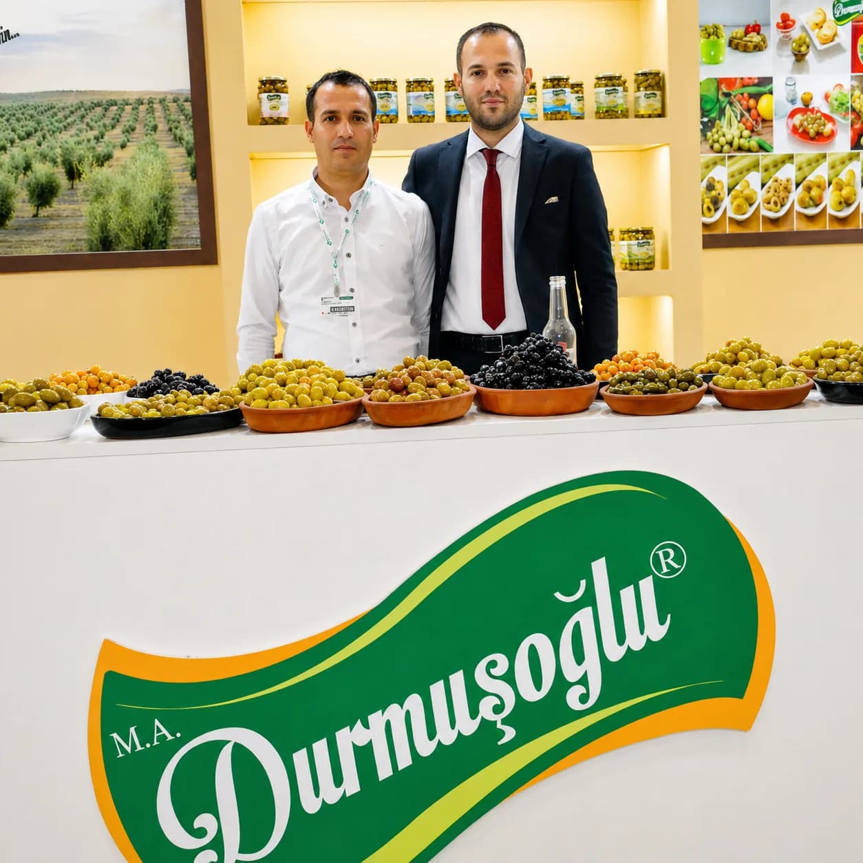 Fuar standında zeytin çeşitlerinin tanıtımı